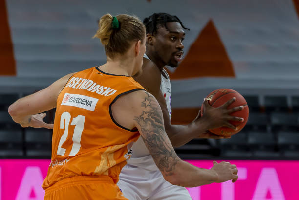 甲比赛中 甲比赛中