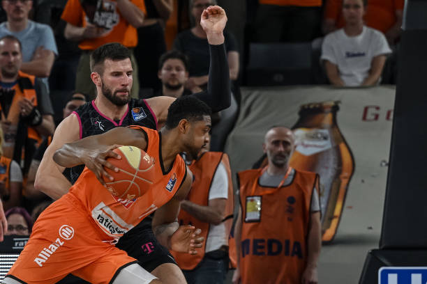 坚实的防守 坚实的防守